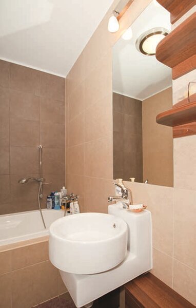 Militari- Pacii, Ten Blocks, bloc 2010, 3 min metrou, Bd. Iuliu Maniu 109