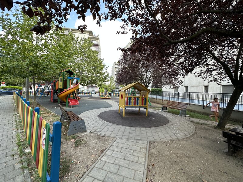 Militari- Pacii, Ten Blocks, bloc 2010, 3 min metrou, Bd. Iuliu Maniu 109